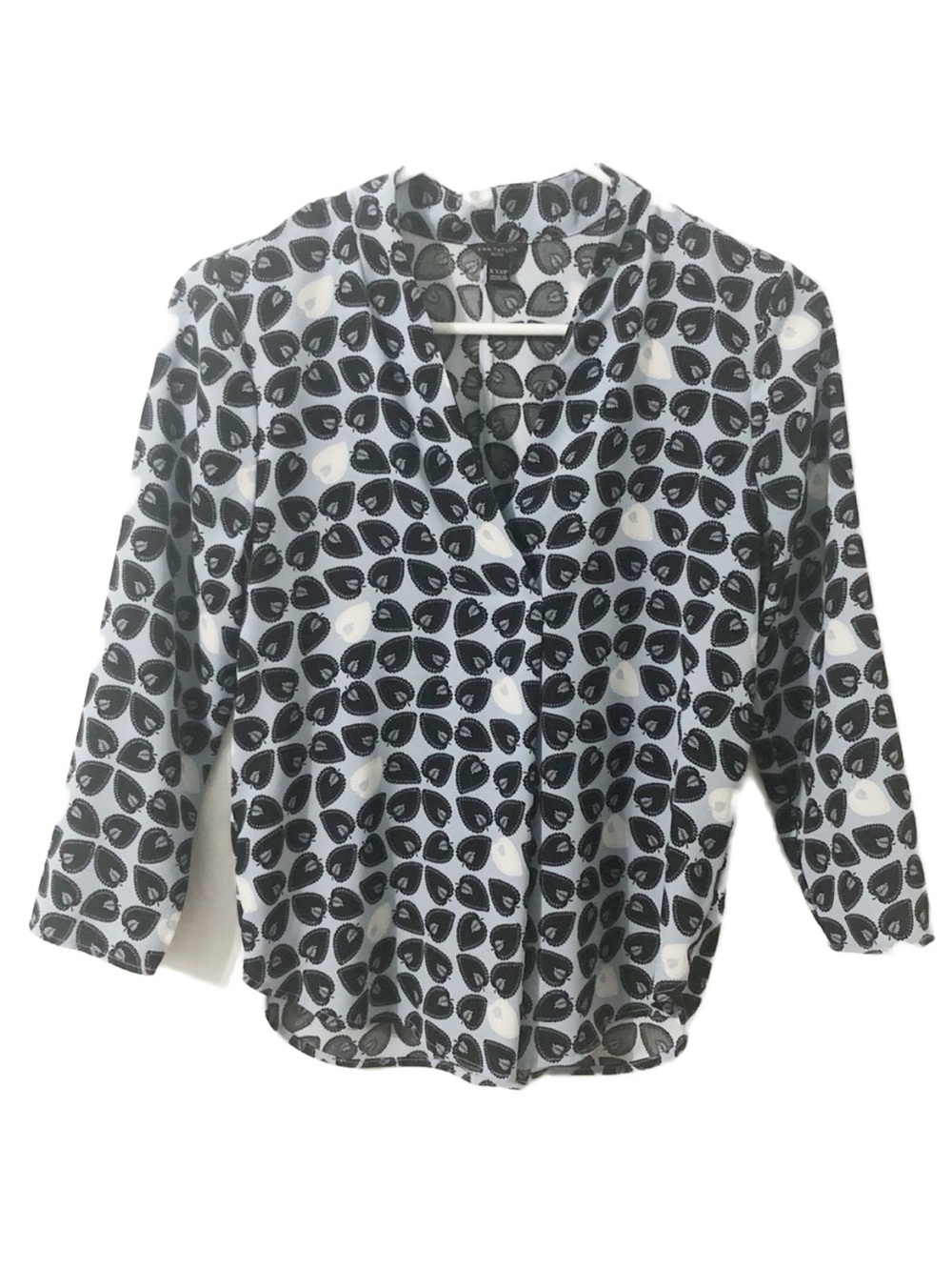 Ann Taylor Petites Three Quarter Sleeve V-neck Front Career Leaf Motif Blouse